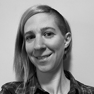 Schwarzweißes Porträtfoto von Kamala (Datenerfassung – Support).